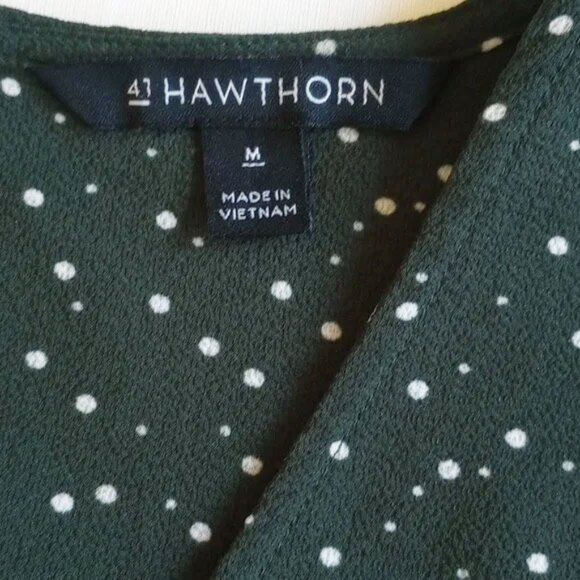 NWOT 41 Hawthorne V-Neck Blouse M Green Polka Dot 50off3 - Picture 3 of 4